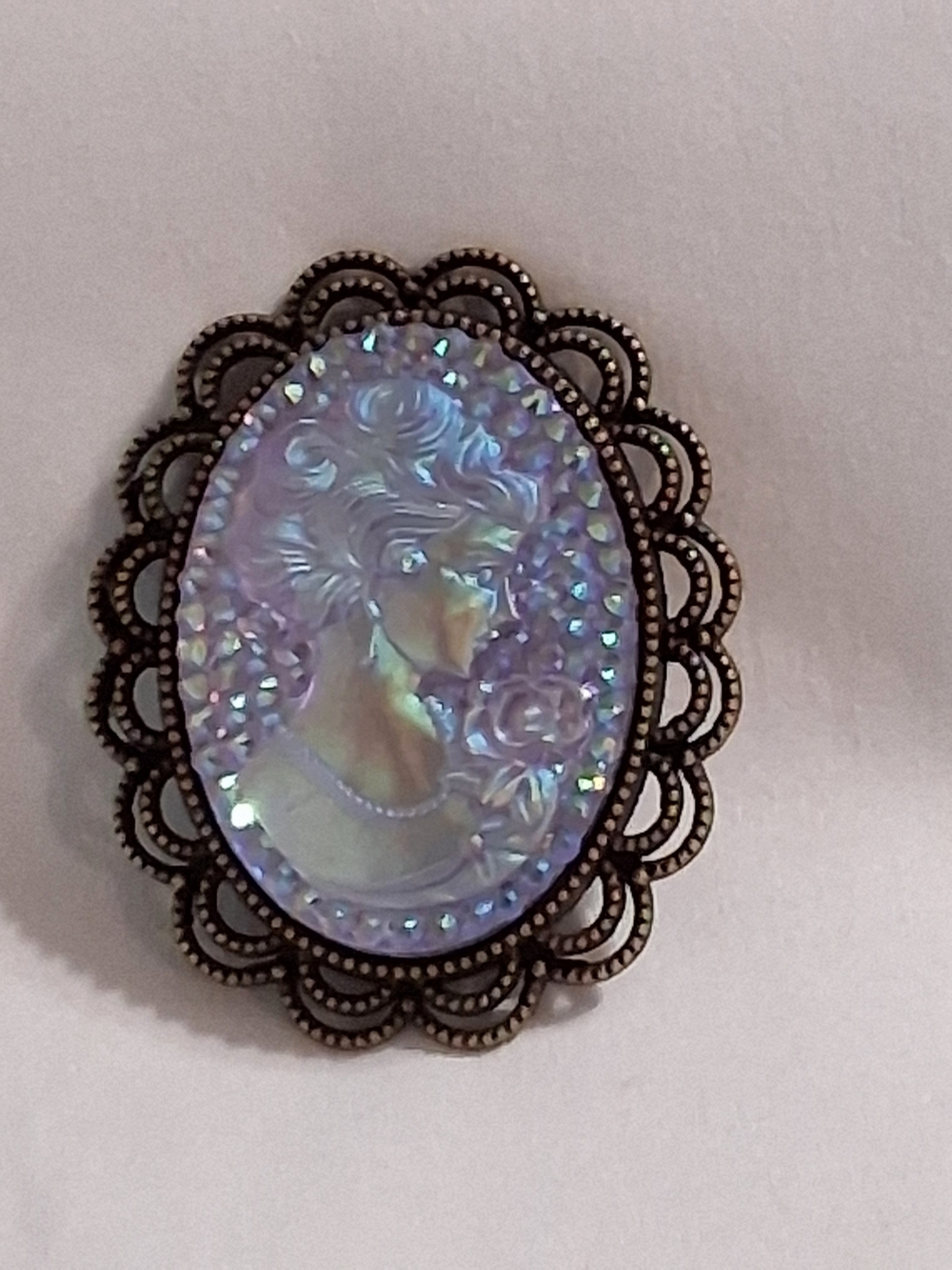 Iridescent Lavender Cameo Brooch - Vintage-Style Women Jewelry